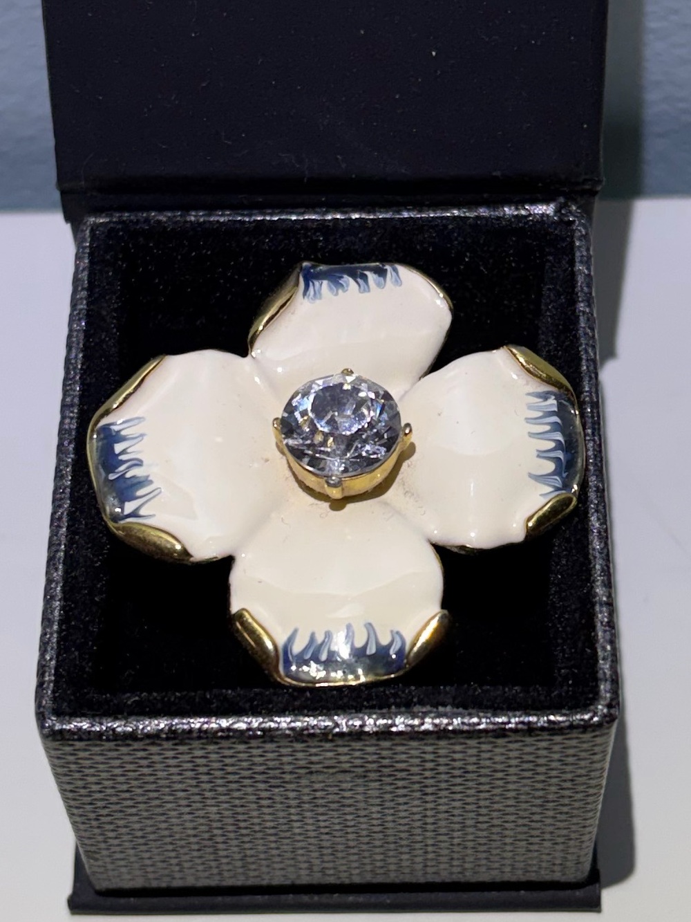 NWOT Cream Dramatic Bold Floral Enamel Ring with Crystal Center Stone. Size 6